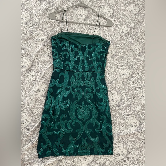 Windsor Live It Up Sequin Mini Dress, Color: Emerald green, Size: Medium - Picture 2 of 3